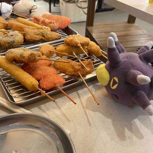 おいしかったです。ウニちゃん串カツはどう？(むこうにかなぱぺさんとくずぱぺさんが見えますね)