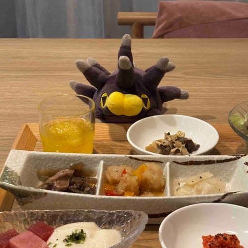 旅先の朝ごはん。ひとり旅って言っても本当にひとり旅よりウニちゃんがいた方が楽しいもんね。ウニちゃん着いてきてくれてありがとね。
(ふわもこ再開しました)