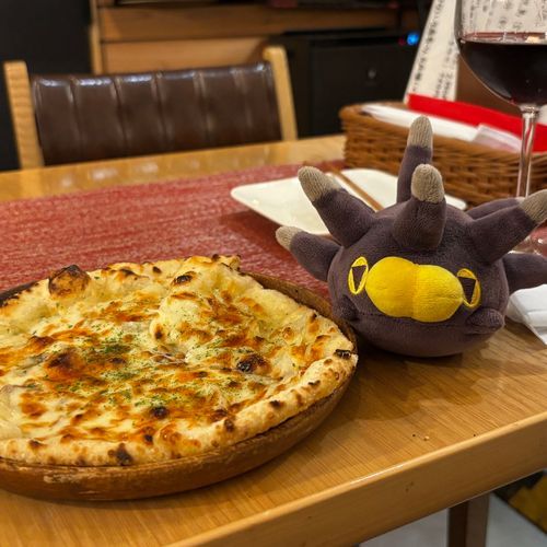 小さいサイズのピザ🍕
ウニちゃんも1人で食べられそうでありがたいね🍕