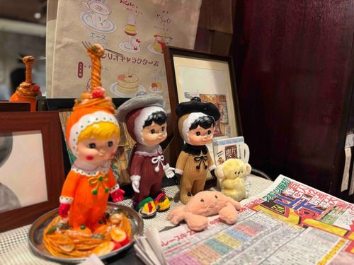 きっささんしゃいんさんのとこのきゃわヨなじゅんきっさ ちゃーみーちゃんと。
すぽーつしんぶん おいてあるのが じゅんきっさってかんじダヨネ！