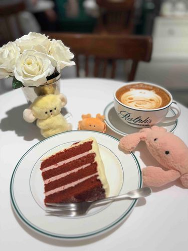 N.Y.がぶたいの みゅじかるで でてきた“れっどべるべっとけーき”が たびてみたくて、らるふろーれんの かふぇへ❤️🍓🍒👠💄
ここあきじに べりーがあまずぱくて、おいちだったー