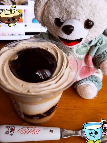 ファミマの　コーヒーゼリーパフェを　たべるよ☕
ぼくは　ファミマ派です🫡