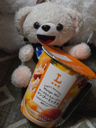 ぼくと　かいぬちが　大好きな
ローソンの　ヨーグルトスムージーマンゴーミックス🥭
毎日でも　飲みたいんだ〜！！！