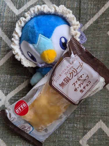 ファミマ・ザ・クレープ生チョコの無限クリームだポチャ
おいしいけど　クリーム楽しむなら　ケーキのほうが　いいポチャ
これは　あんまり　クリームかんじないポチャ
ふつうのと　かわらないポチャ？