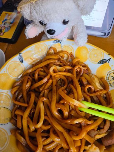 今日のお昼は　ホルモンうどんだよ💪🐻‍❄️💪
ホルモンすくないぞ！！　かいぬち！！！