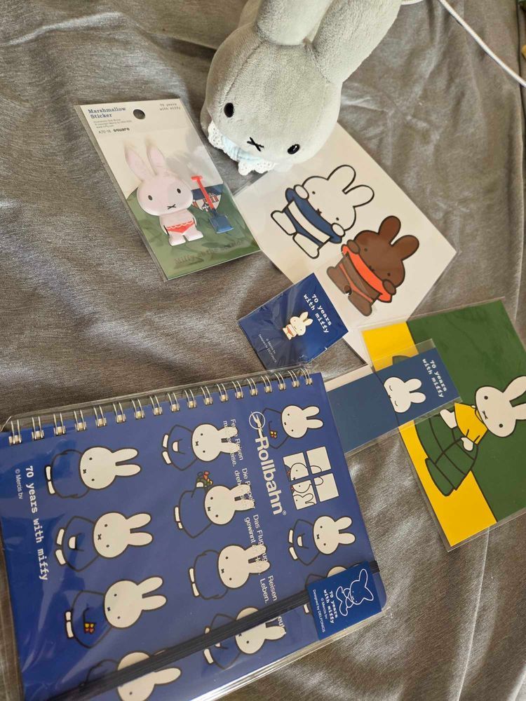 ぽこちゃんなの。
にんげんとミッフィー展にいってきたの。
たくさんひとがいて、うれしくなっちゃったの。
おみやげも　かってもらったの。

ファーファちゃん？
きょうは　ねてたの😪