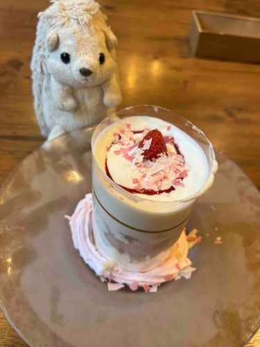 いちごのショートケーキも食べたよ！透明のやつとったらクリームがどろどろ～って垂れてきたの！