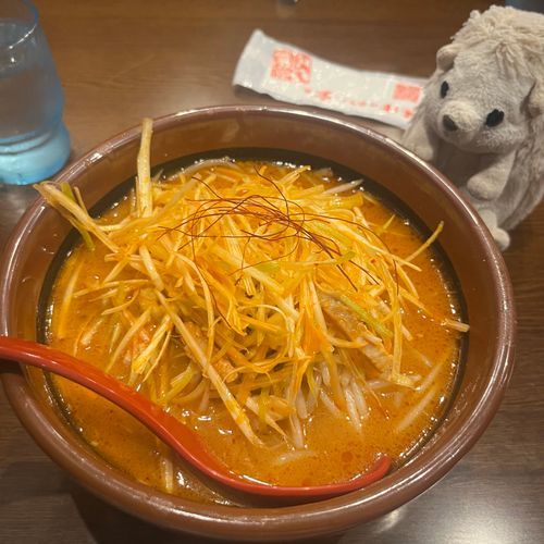 辛味噌ネギラーメンを食べたよ！
更にラー油と七味をいっぱいかけて食べるのが好きなんだ！（⚠️かけすぎは注意）