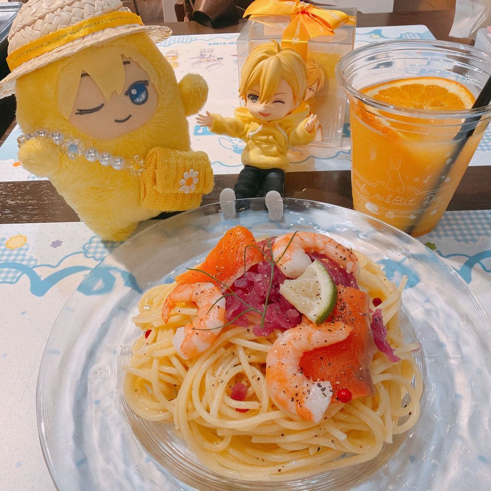かふぇにも いっしょにいきましたよ😋🍽️