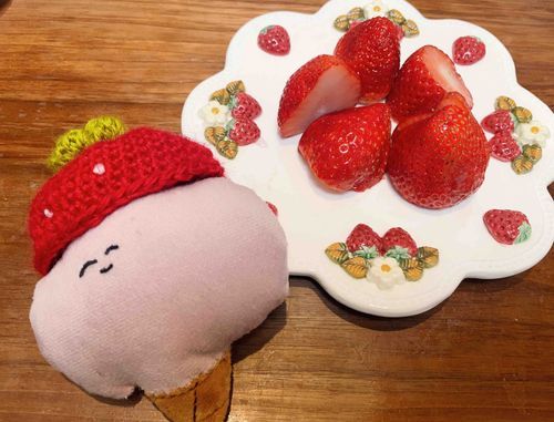 いちごたべるよ