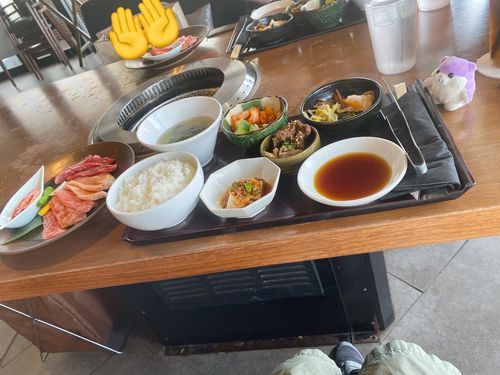 昨日忘れてた写真
お昼ごはんに焼肉なんて贅沢すぎ！