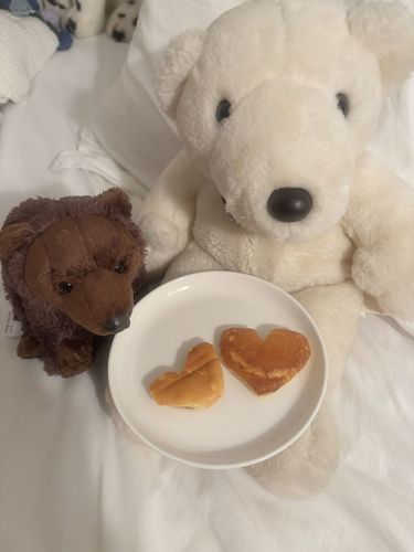 朝ごはんに、ぱんけーきをつくったよ🥞
ハート型にしてもらいました♡