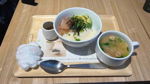 どんぶり ついかでぱふぇも たべた