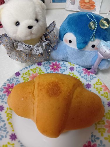 これぱん？くろわっさん、ていうんだって。ぱくっ。おいち〜♡