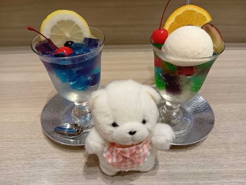 きょう、ままがきれいなぜりーぽんちたべにいったのつれてってもらたよ。ままがすごくたべたかったみたい^^