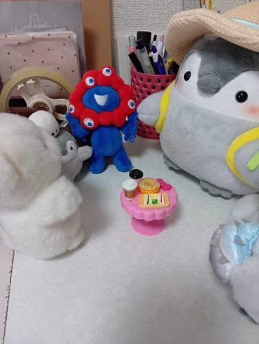 いまようちえんいってないから、
ちぇんちぇーがきてくれたよ🐧
みんなとたのちくおはなちちたよ。