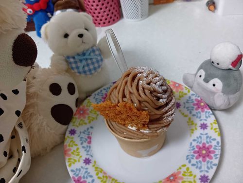 ままがもんぶらんあいちゅ、かてきた🌰
モンブランのなかはとろけるおいちさのバニラアイチュだよ‪🍦‬
あまくておいちくてぽむおなかいっぱい、ありがとう🩷
ままおよぷく、おやちゅくかえたからごほうび？