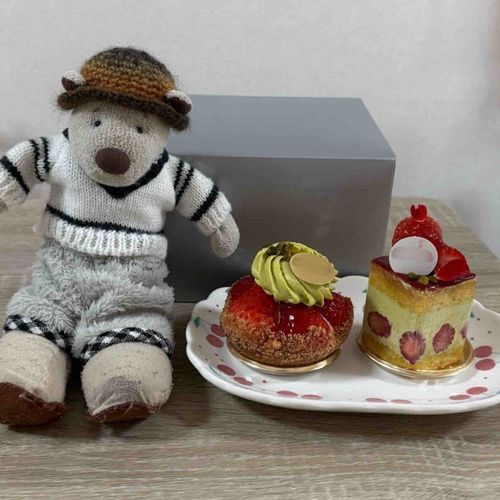 パパからホワイトデーもらったよ🍓🧁