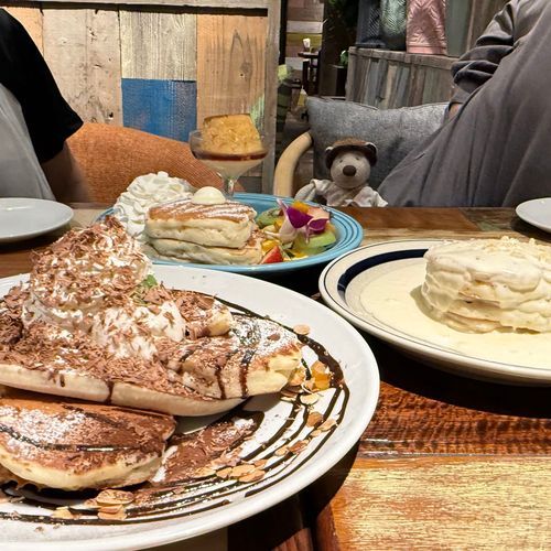 パンケーキ3つもよくばっちゃった🥞