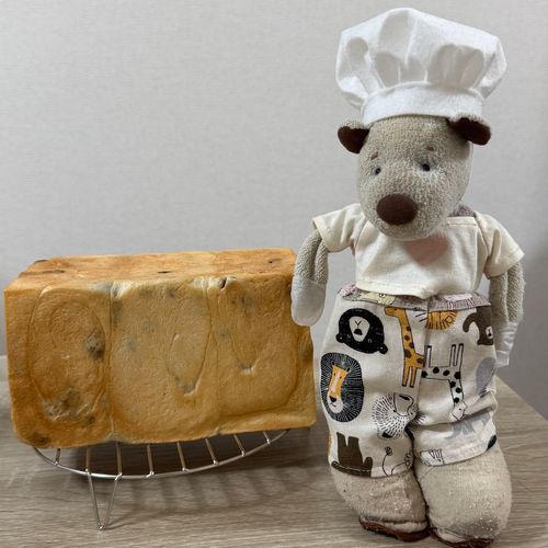 ちちのひ🧸🍀
おねえちゃんといっしょに 
パパのだいすきなレーズンパンをやいたよ🍞