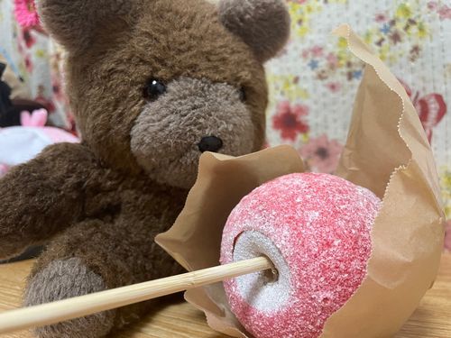 とっても大きなりんご飴！🍎
お砂糖たくさん！雪みたい！