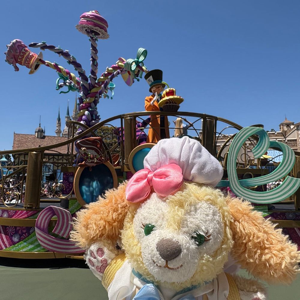 ディズニーランド、とってもお菓子でたくさん🍭🍬🍫パレードの歌詞にくっきくっきくっき🎶と言ってる部分発見して、大興奮🌸🐶