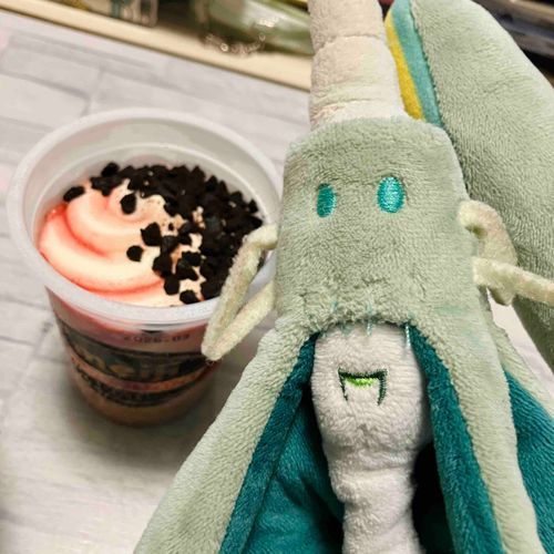 さんじの おやつは あいすにしました！
ごしゅじんは はが いたそうにたべてました