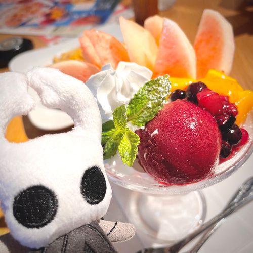 小さき亡霊よ、今日は季節のフルーツパフェを食べたようね。
正しい判断だと思う。季節のものは美味しい時に食べておくべきよ。