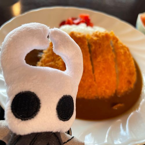 小さき亡霊よ、それはカツカレーね。
……貝汁はメニューになかったのね。