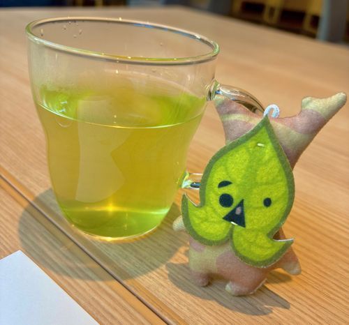 いい香りのお茶をいただいてェ