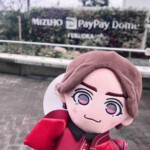 これは　にんげんと　はじめてあったひの　しゃしん　です!
こさめ　ふってた　のに、　とらされた。いそいで　かばんのなか　いれられた　…
