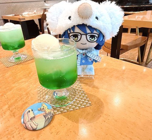 シュワシュワなクリームソーダをいただきましたよ💙