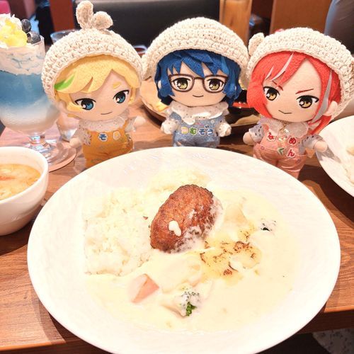 さんにんでご飯食べに行きましたよ〜💙 