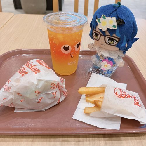 にらめっこですね〜
負けませんよ〜💙