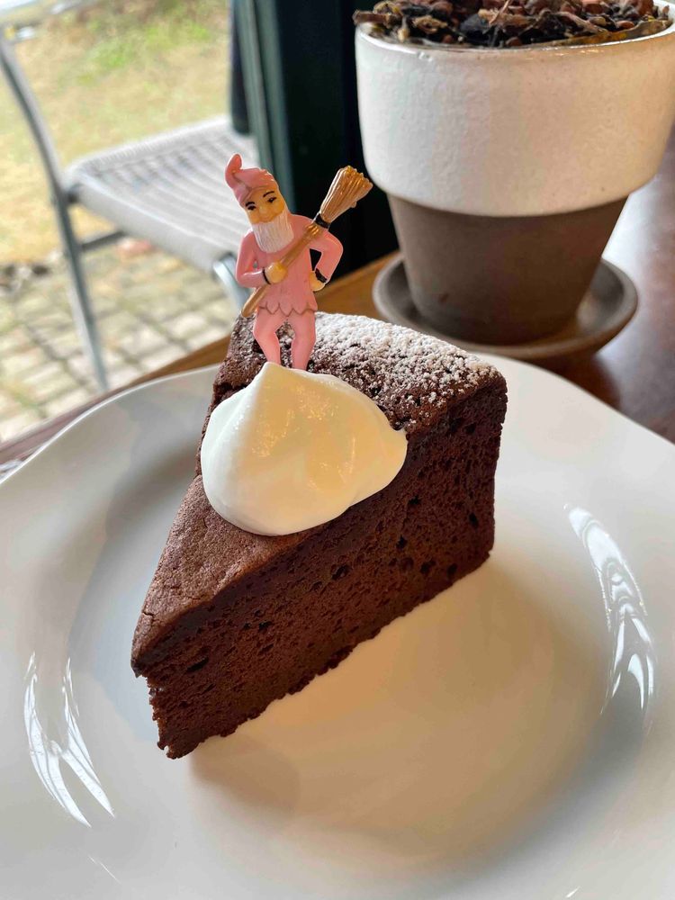 ケーキのピックの癖が強いね🤣