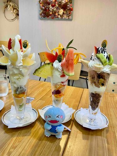 小さい頃によく行ってた大好きなパフェ屋さんに行ったよ🍓🍫
