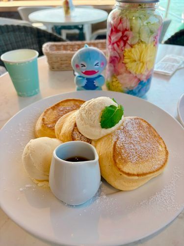 淡路島に行ってパンケーキを食べたよ🥞
2時間並んだんだ🍴
信じられないくらいふわっふわでびっくりした😳
暑い日が続くからみんな熱中症に気をつけてね🚰