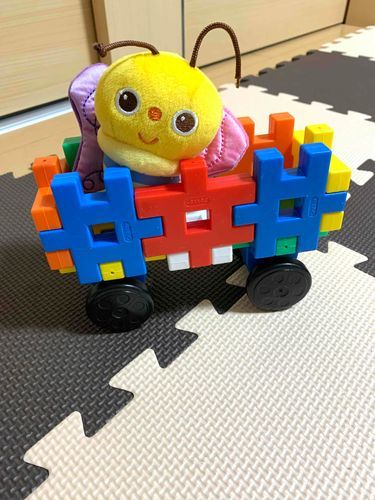 ブロックで作ってもらった車だよ♪
楽しい〜😊
ブンブ〜ン🚗🐝✨
