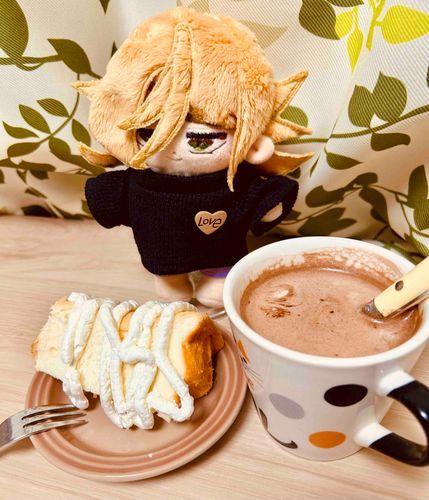 最近涼しくなってきたから今日はホットココアを入れたよ
シフォンケーキも食べちゃった♪
弟が生クリームかけてくれたの💛