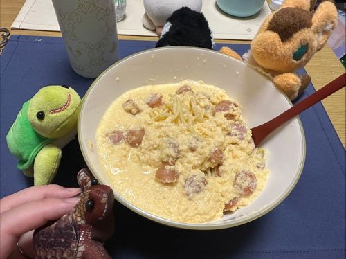 あるじがカルボナーラつくりたかったらしいけど失敗したって
味はいいけどなぁ。

どんまいあるじ(´｡･ω･)ﾉﾞ