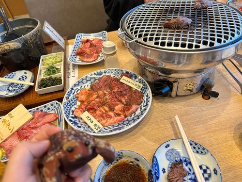 やきにく！！！
もちろんみんなでたべたよ
おいしかったぁ(๑'ڡ'๑)୨♡
ここのお米ね、釜炊き！
( ु ›ω‹ ) ु♡