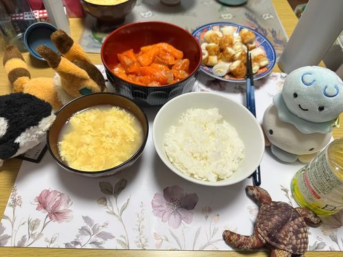 さーもんゆっけ‼️
ちくわ‼️ちくわ⁉️
かきたまじる‼️
おいしい‼️