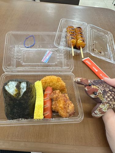 おにぎり屋のおべんとうスタイル
ってうまいよねぇ
みたらしもうんまかったよ

わりびきけんもらったから
唯音もつれていこう