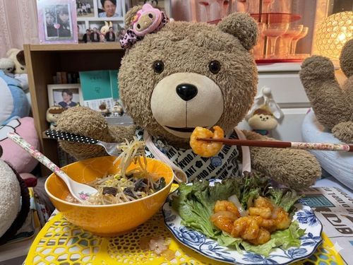お姉さんの作ったごはんたべてるのをじぇみにがつくってくれたんだよ。