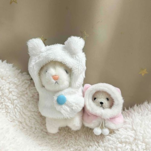おでかけ用に服をもらったよ
ふわふわであったかい
明日は雪で こうきょうこうつうきかんが止まっちゃうんだって
ちゃんとたどりつけたらいいな