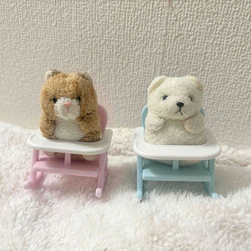 ごはん食べる時の いすをかってもらった
ねこちゃんとおそろい