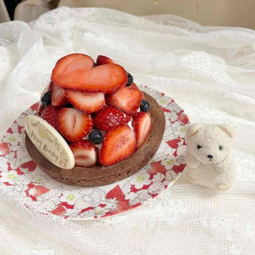 このあいだ姉のたんじょうびで いっしょにケーキ食べたよ🎂
てっぺんのいちごがハートがたで かわいかった
やっぱりあまおうはおいしいね🍓