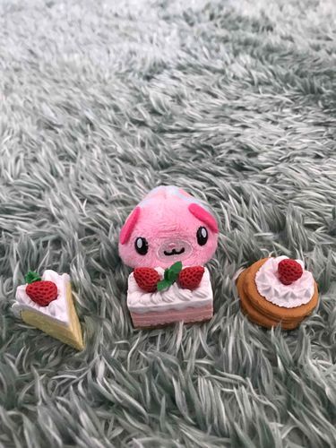 今日は誕生日です🎂
ケーキ沢山買ってもらった！嬉しい😊