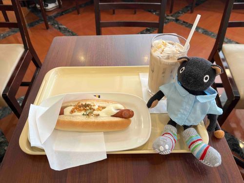 ドトールコーヒーで🌭☕️(◉ ᴥ ◉’)
At Doutor Coffee.