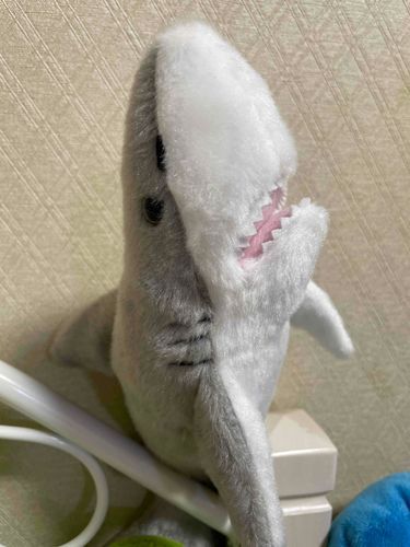 だいたいベッドにつきささっています。